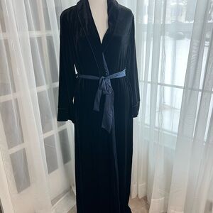 Soma Black Velvet Robe with Navy Tie Satin and Velvet Vintage
